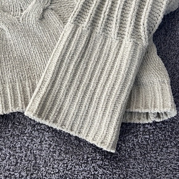 Moon and Madison cowl neck cropped sweater size M - Picture 3 of 10